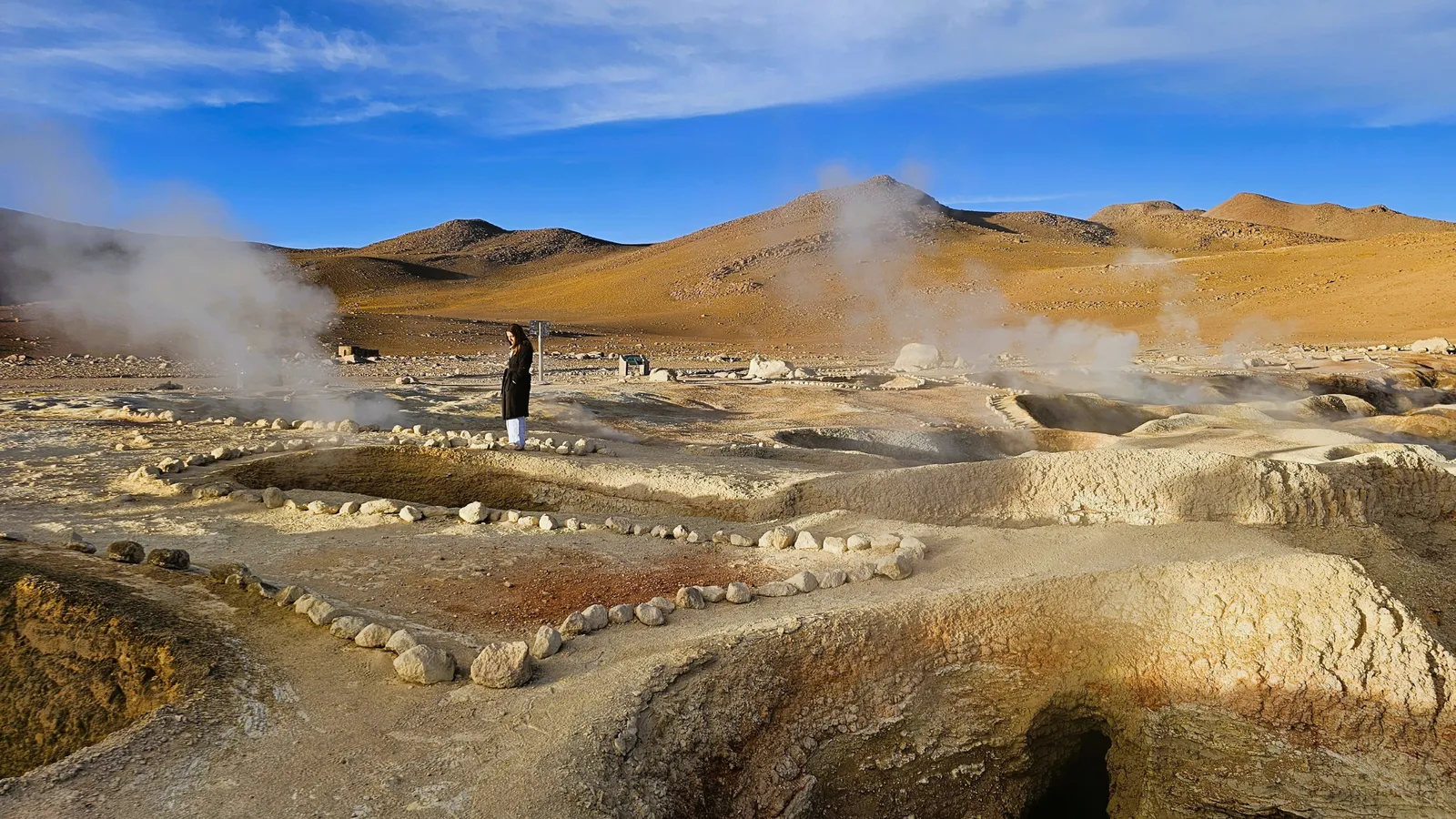 Sol de Mañana Geiseres Uyuni tour