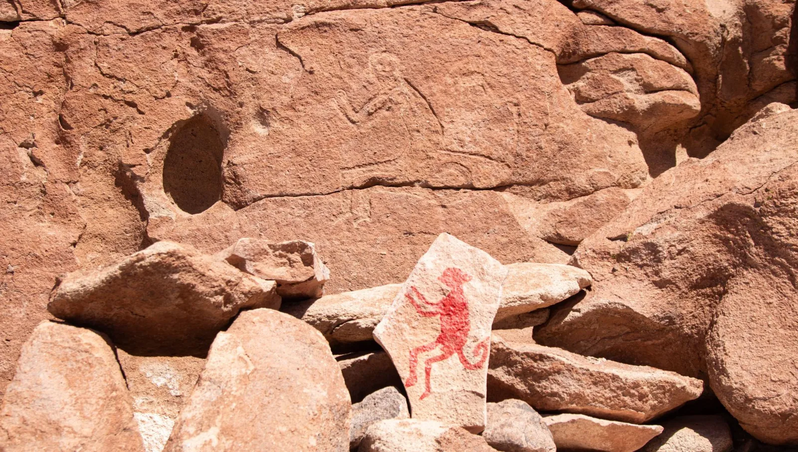 Yerbas Buenas petroglyphs near Valle del Arcoíris